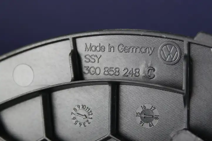 Volkswagen PASSAT B8 (2015 - ) 3G0858248C Прочие детали салона — фото 2