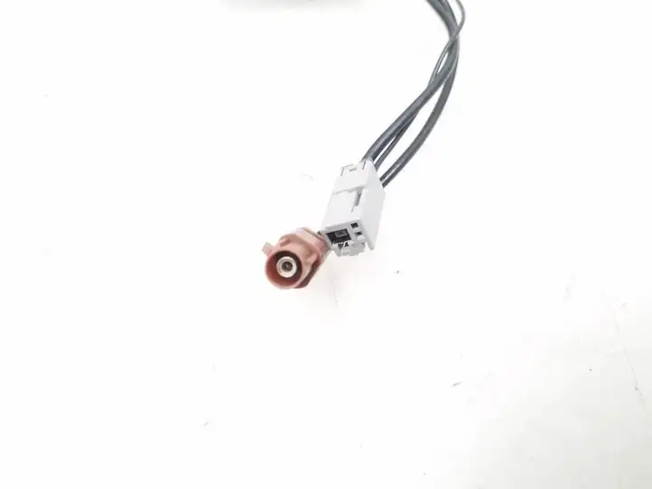 Nissan Juke I F15 (2010 - 2018) GPS антенна — фото 2