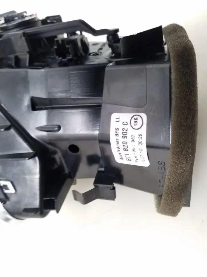 Audi A4 S4 B8 8K (2007 - 2011) 8T1820902C Боковой воздушный дефлектор — фото 3
