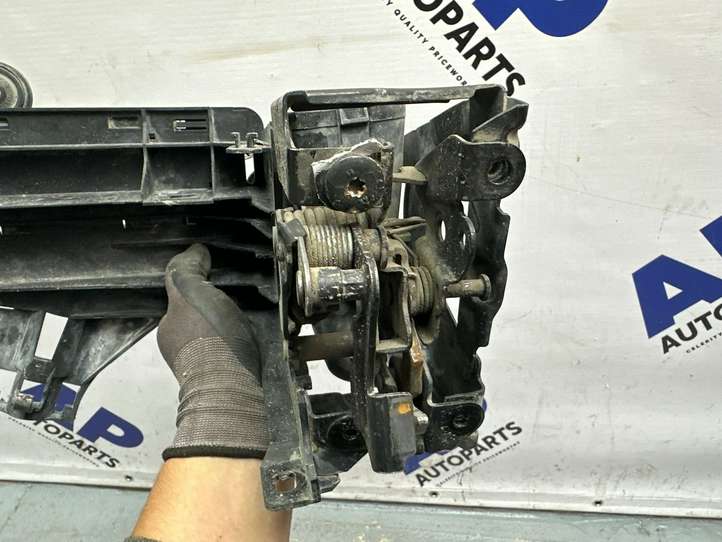 BMW 7 F01 F02 F03 F04 (2008 - 2016)  5164718416010 Боковая часть панели радиаторов (телевизора)
