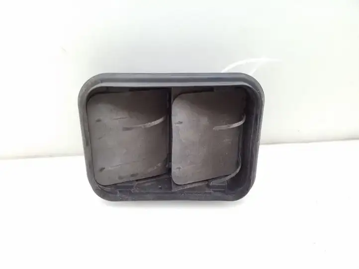 Nissan Qashqai (2013 - 2017) 8200003575 Решетка в крыле — фото 1