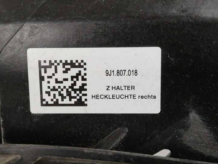 Porsche Taycan 9J1 (2019 - )  9J1807018  Держатель заднего бампера (кронштейн)