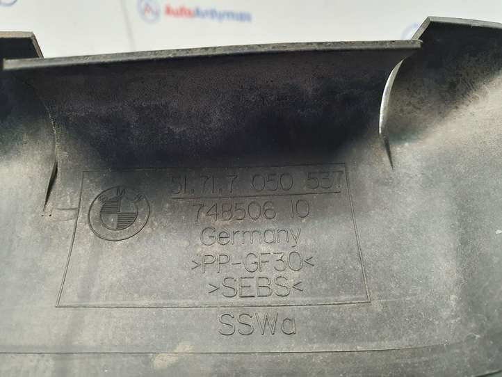BMW 5 E60 E61 (2004 - 2010)  7050537 Устройство (устройства) для отвода воздуха