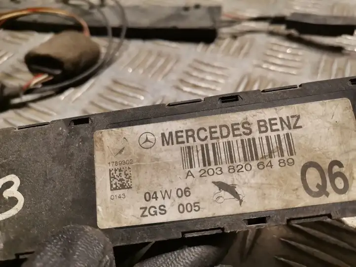 Mercedes-Benz C W203 (2000 - 2007) 2038206489 Усилитель антенны — фото 4