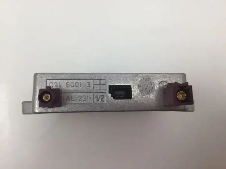 Audi A6 S6 C6 4F (2004 - 2008) 8E0035456C Усилитель антенны — фото 2