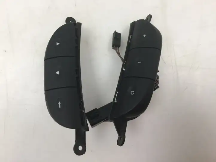 Opel Zafira A (1999 - 2003) 90561159 Кнопки на рулевом колесе — фото 1