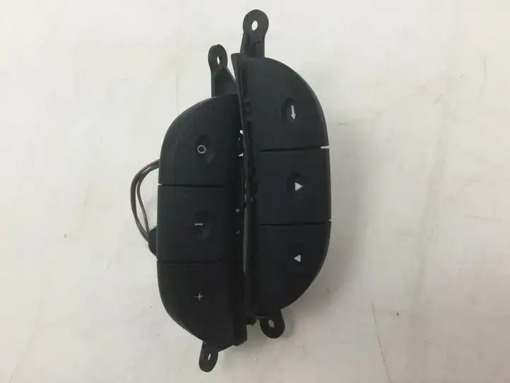 Opel Zafira A (1999 - 2003) 90561159 Кнопки на рулевом колесе — фото 1