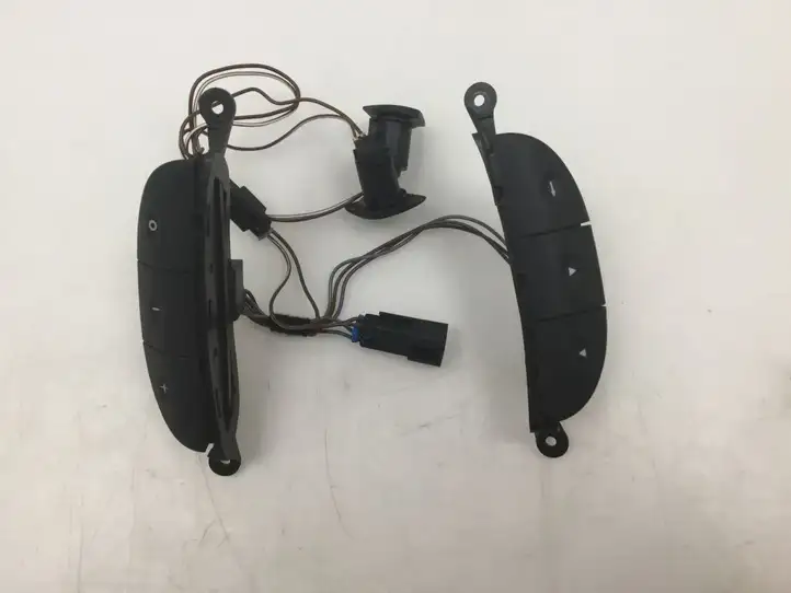 Opel Zafira A (1999 - 2003) 90561159 Кнопки на рулевом колесе — фото 1