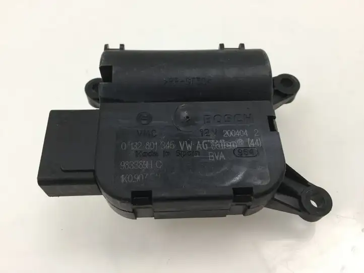 Audi A3/S3 8L (2000 - 2003) 1K0907511 Двигатель задвижки потока воздуха — фото 1