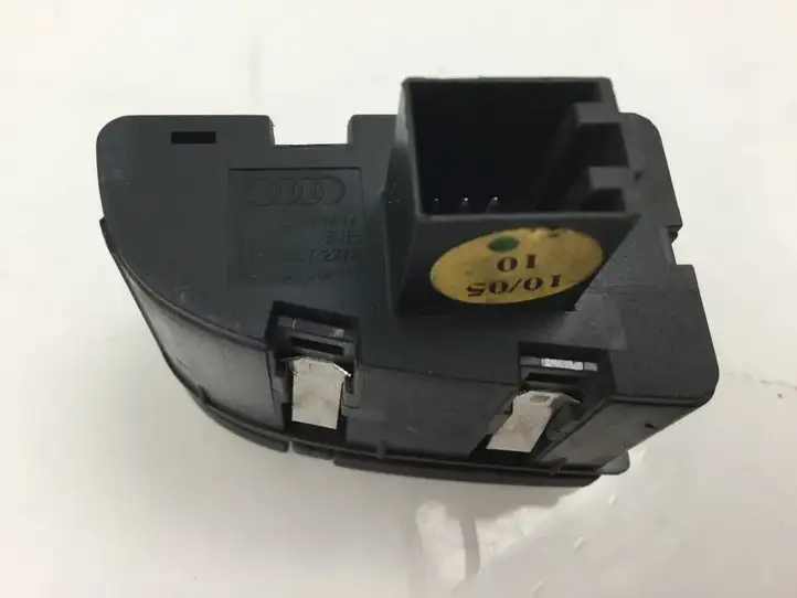 Audi A6 S6 C6 4F (2004 - 2008) 4F1927227A Кнопка бардачка — фото 2