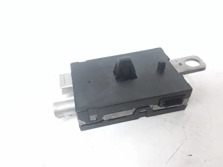 Ford Focus Grand C-MAX (2010 - 2019) 7CP118C847CA Усилитель антенны — фото 2