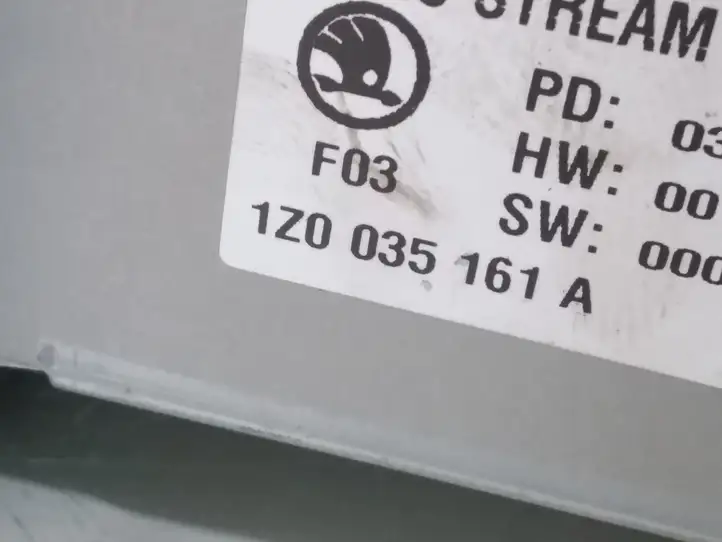 Skoda Octavia Mk2 (1Z) (2004 - 2013) 1Z0035161A Магнитола / мультимедийная система — фото 3
