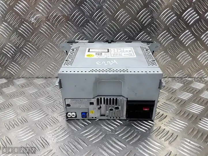 Volkswagen PASSAT B6 (2005 - 2010)  7612032080 Радио/ проигрыватель CD/DVD / навигация