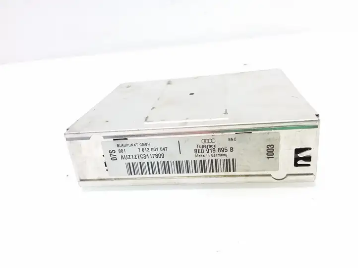 Audi A4 S4 B6 8E 8H (2000 - 2006) 8E0919895B Усилитель антенны — фото 1