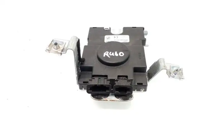 Audi A3/S3 8L (2000 - 2003)  8P0035225D Усилитель антенны