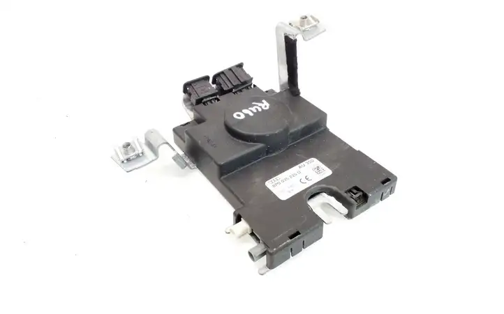 Audi A3/S3 8L (2000 - 2003)  8P0035225D Усилитель антенны