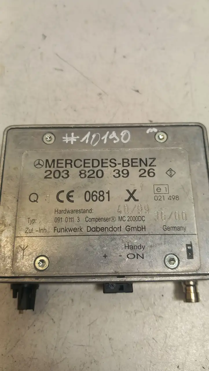 Mercedes-Benz C W203 (2000 - 2007) A2038203926 Усилитель антенны — фото 2
