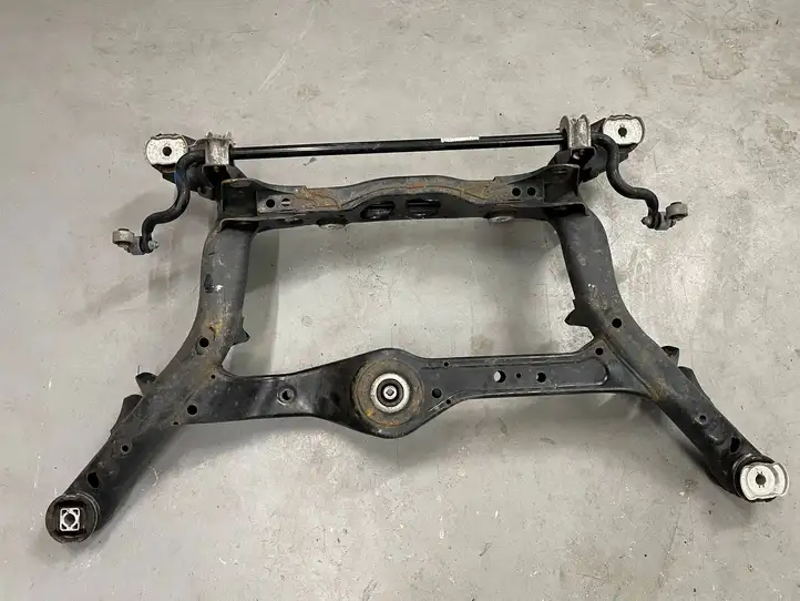 Porsche Macan (2014 - 2018)  95B505235D Задняя траверса