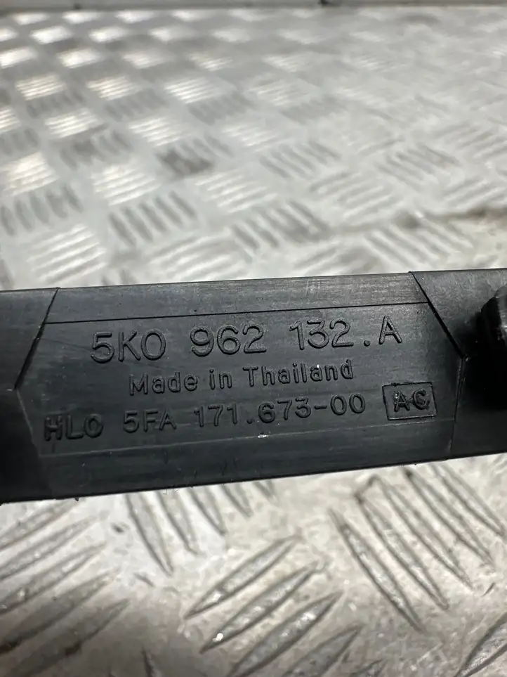 Audi A3/S3 8V (2012 - 2016) 5K0962132A Усилитель антенны — фото 3