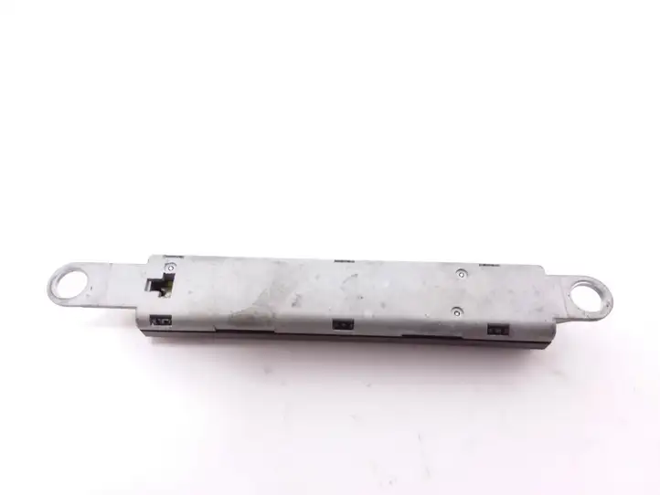 Audi A3/S3 8L (1996 - 2000) 8L0035225F Усилитель антенны — фото 2