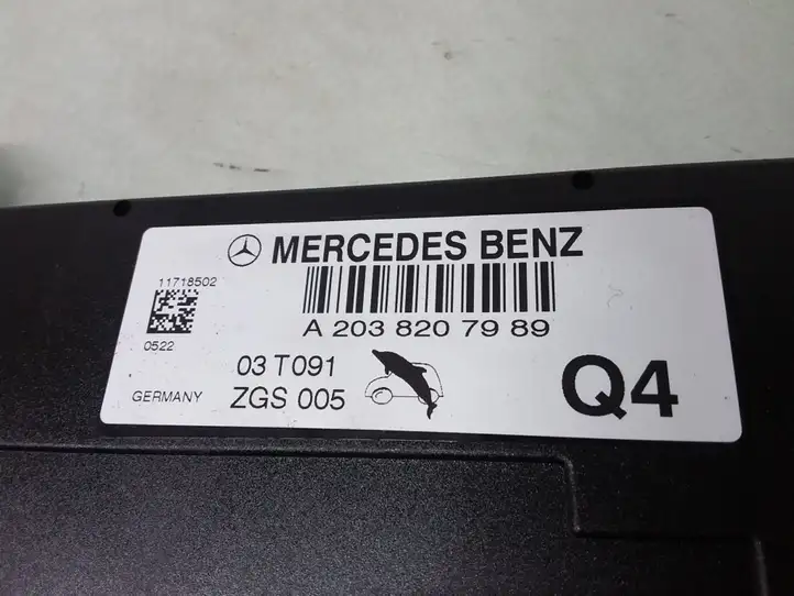 Mercedes-Benz C W203 (2000 - 2007) A2038207989 Усилитель антенны — фото 2