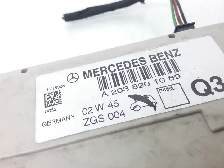 Mercedes-Benz C W203 (2000 - 2007) A2038201089 Усилитель антенны — фото 3