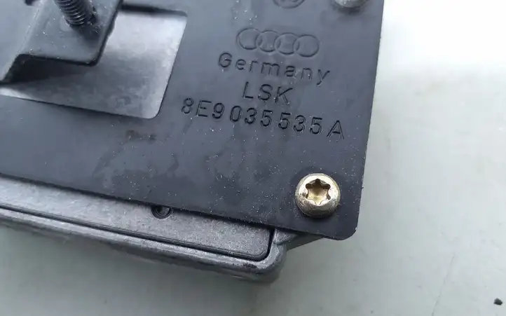 Audi A4 S4 B6 8E 8H (2000 - 2006) 8E0035456A Усилитель антенны — фото 5
