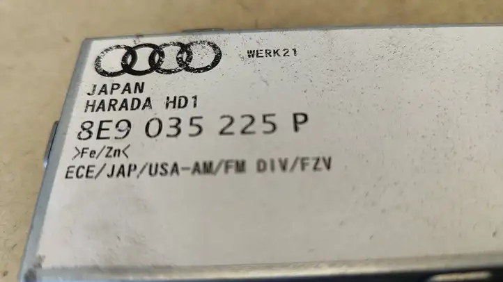 Audi A4 S4 B6 8E 8H (2000 - 2006) 8E9035225P Усилитель антенны — фото 2