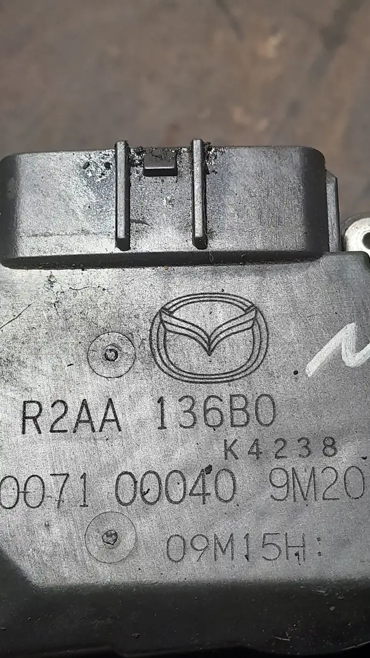Mazda 6 (2009 - 2012) R2AA136B0 Дроссельная заслонка — фото 3