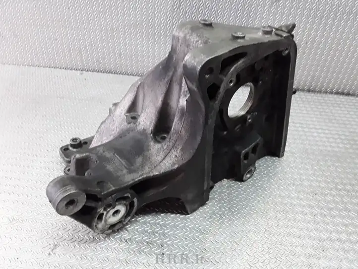Opel Vectra C (2002 - 2005) 55194411 Кронштейн топливного насоса — фото 1