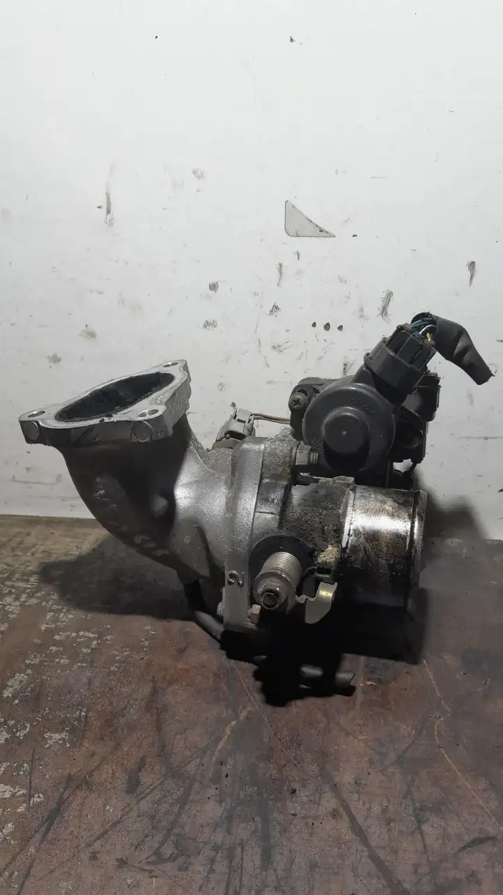 Toyota Avensis T250 (2006 - 2009) 8967221020 Дроссельная заслонка — фото 1