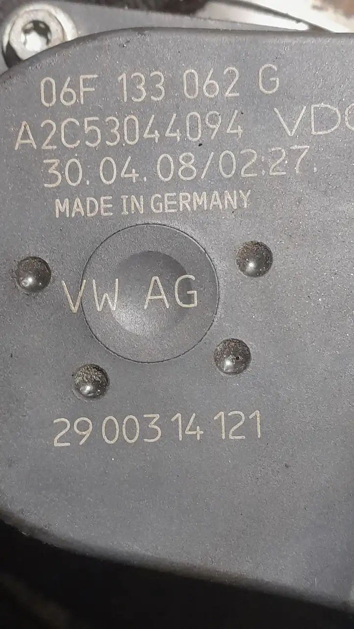 Audi A4 S4 B7 8E 8H (2004 - 2009) 06F133062G Дроссельная заслонка — фото 2