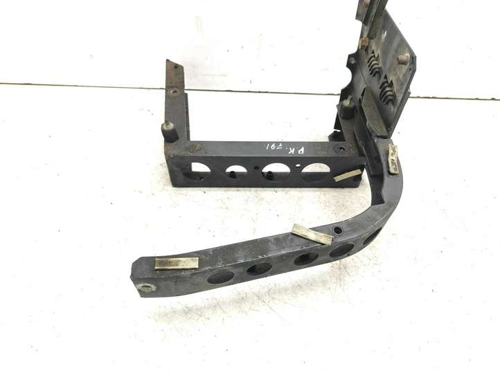 Audi A8 (1999 - 2002)  4D0807253L Балка переднего бампера