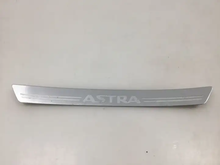 Opel Astra H (2004 - 2009) 13243521 Внутренняя отделка переднего порога — фото 1