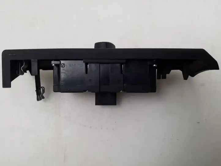 BMW 5 E60 E61 (2004 - 2010) 6953735 Включатель фонарей — фото 3