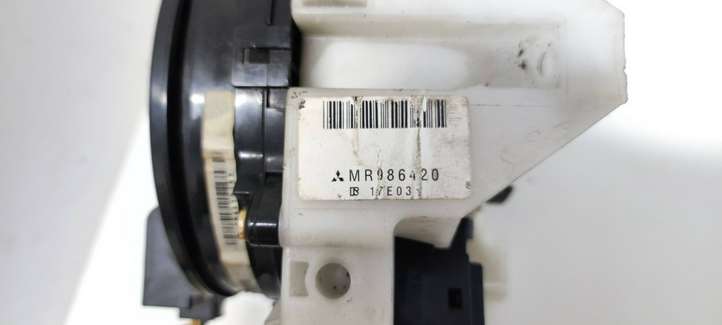 Mitsubishi Colt (2008 - 2012)  MR986420 Комплект ручек