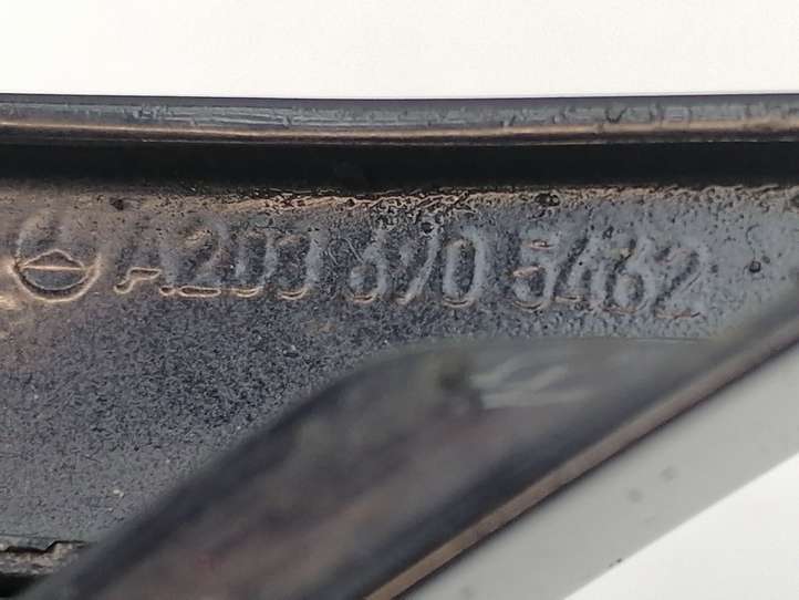 Mercedes-Benz C W203 (2000 - 2007)  A2036905462 молдинг на заднем крыле