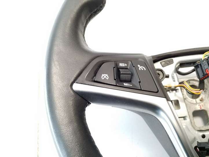 Opel Astra (2009 - 2012)  13351025 Руль