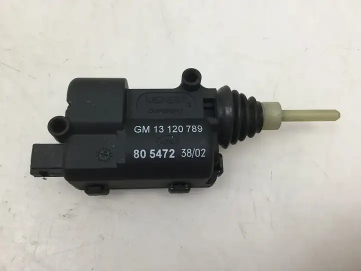 Opel Corsa C (2000 - 2003) 13120789 Замок крышки топливного бака — фото 1