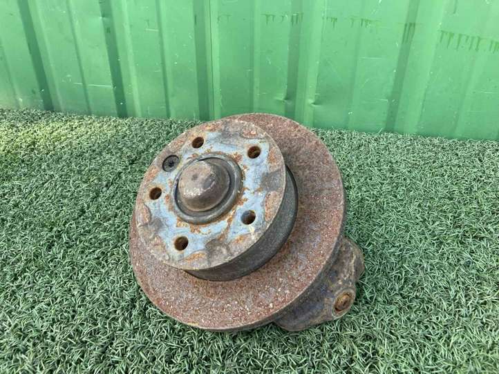 Mercedes-Benz Sprinter W901 W902 W903 W904 (1995 - 2007)  9013320202 Передний поворотный кулак (ступица, цапфа)