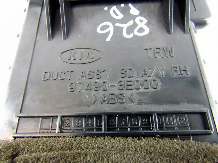 Kia Sorento (2002 - 2006) Центральный воздушный дефлектор — фото 4