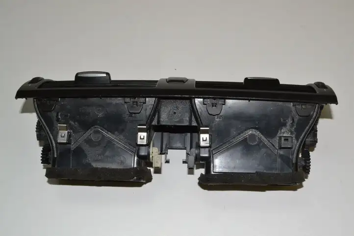 BMW X5 E70 (2006 - 2013) 9210705 Воздушная решетка панели — фото 4