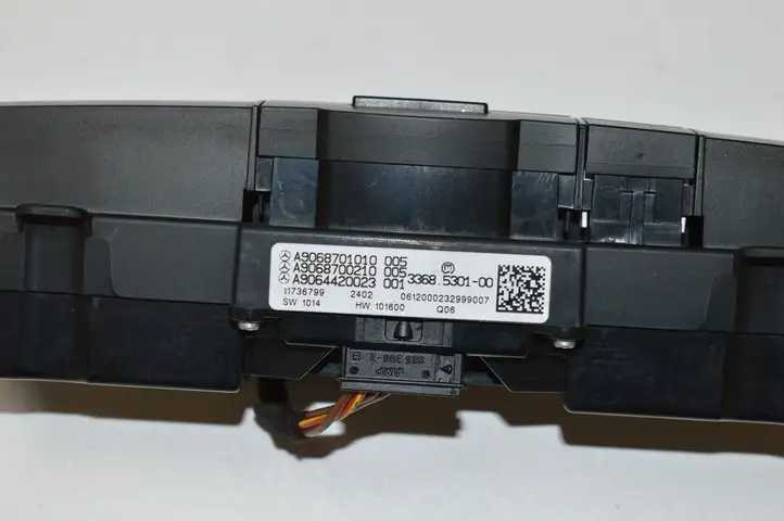 Mercedes-Benz Sprinter W906 (2006 - 2018) A9068701010 Блок кнопок на панели — фото 5