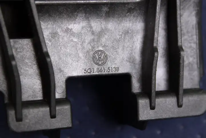 Volkswagen Golf VII (2013 - 2019) 5G1861513B Прочие детали салона — фото 3