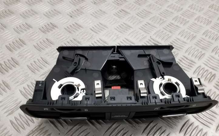 Skoda Yeti (2009 - 2012)  5L0820951 Центральный дефлектор