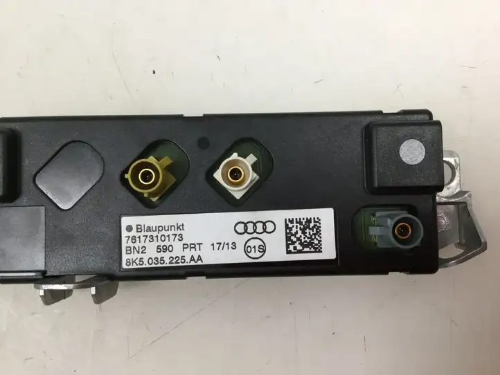 Audi A4 S4 B8 8K (2007 - 2011) 8K5035225AA Усилитель антенны — фото 3