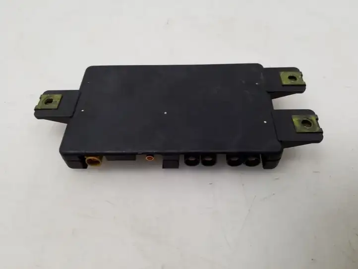 Volkswagen Touareg I (2002 - 2010) Усилитель антенны — фото 4