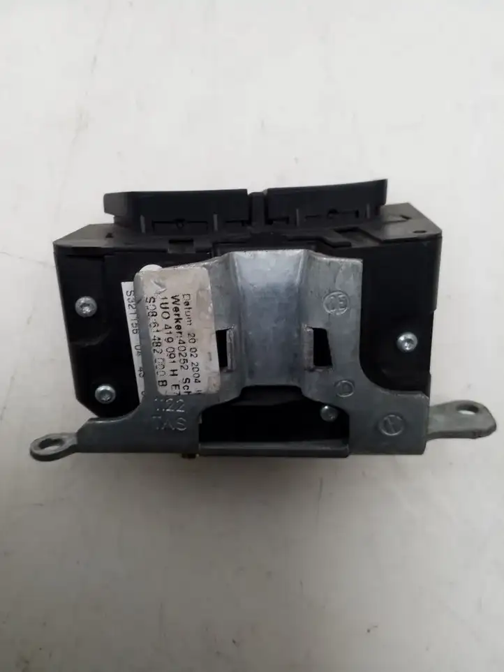Skoda Octavia Mk1 (1U) (1996 - 2004) 1U0419091H Кнопки на рулевом колесе — фото 2