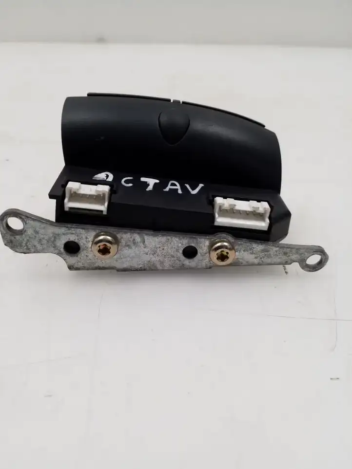 Skoda Octavia Mk1 (1U) (1996 - 2004) 1U0419091H Кнопки на рулевом колесе — фото 3