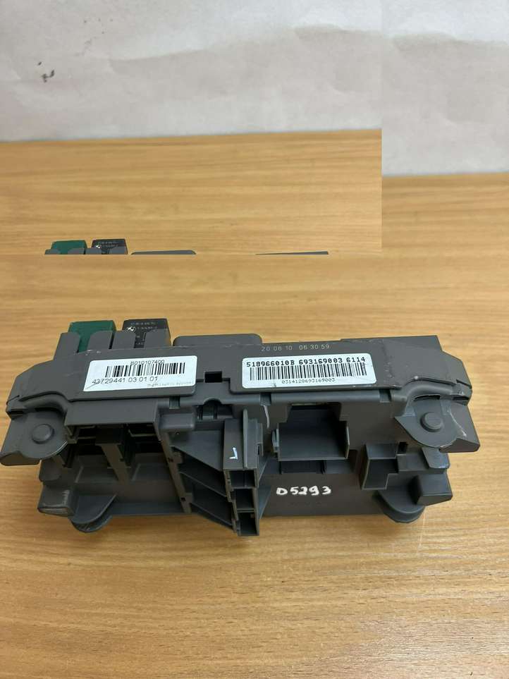 BMW X5 E70 (2006 - 2013)  B010107400 Ящик предохранителей (комплект)
